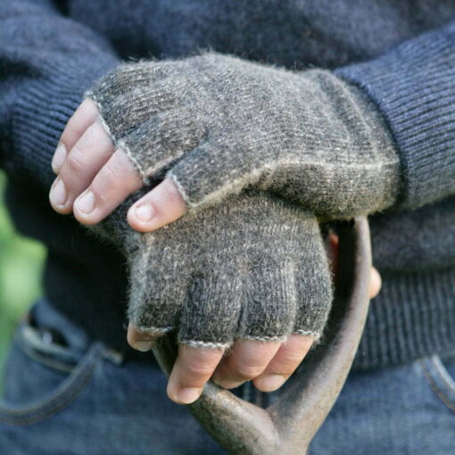 Noble Wilde Polyprop Possum Fingerless Gloves in Black Marl NW5041325