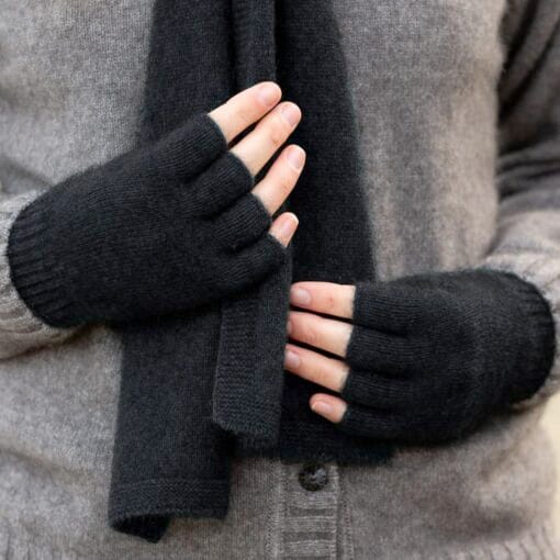 Noble Wilde Fingerless Gloves in Black NW5026100
