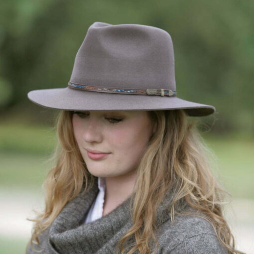 akubra leisuretime woman